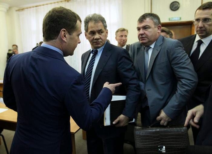 Преемник Васильевой в Минобороны - тоже поэт и миллионер