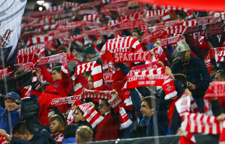 В Подмосковье прошли обыски у фанатов «Спартака». Нескольких человек задержали по делу о хулиганстве
