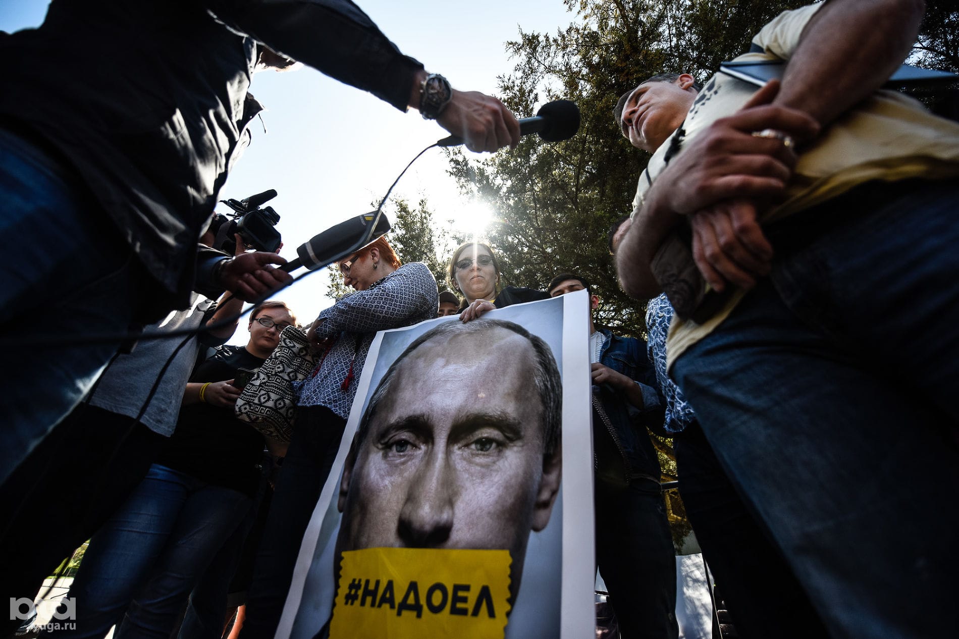 «Путин и его банда должны знать, что они не навсегда». Что россияне отвечают в соцопросах об отношении к власти