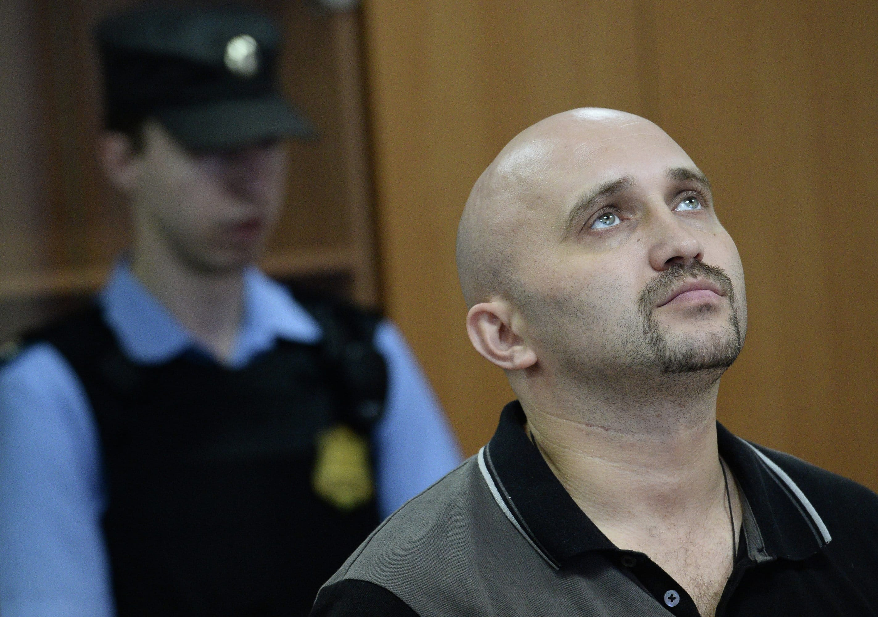 Муниципальному депутату, арестованному за твит о встрече с кандидатами в Мосгордуму, угрожают в спецприемнике