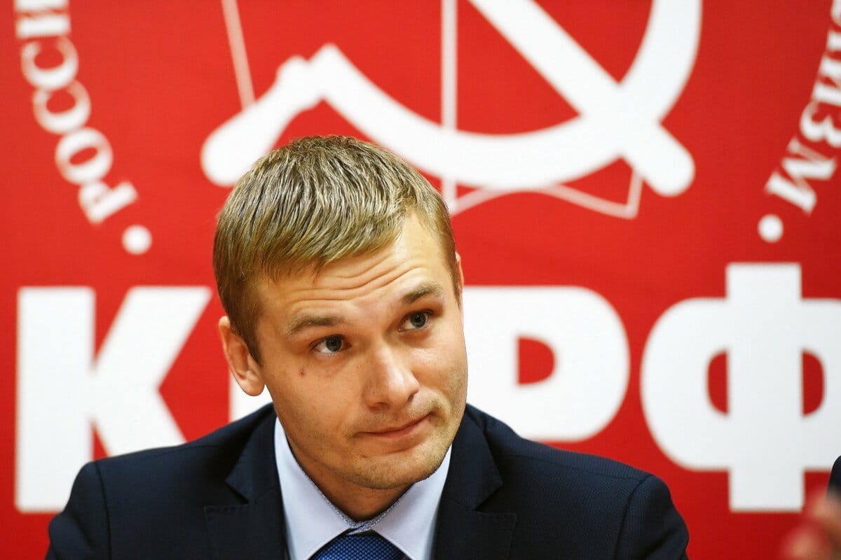 Суд в Хакасии прекратил дело об оскорблении власти против местного жителя, назвавшего губернатора «гаденышем» и «засранцем»