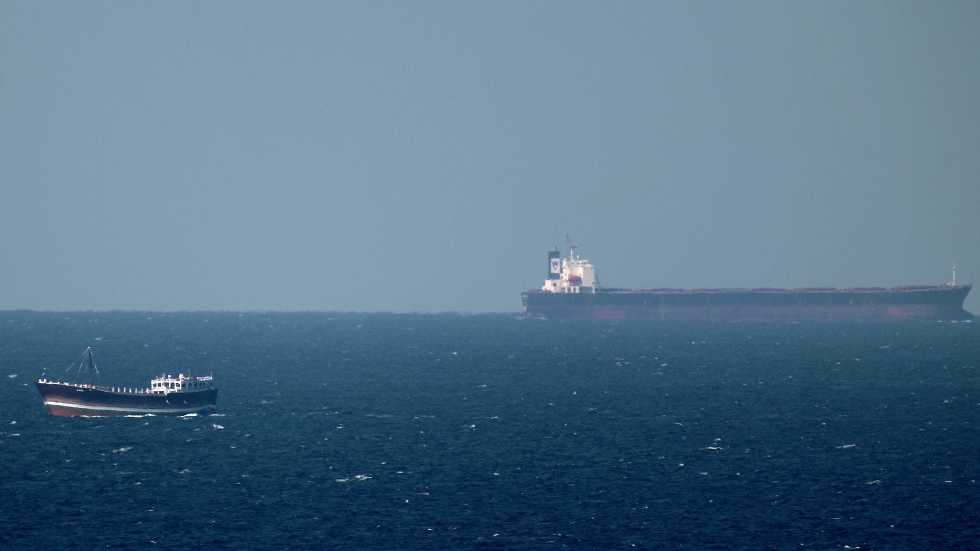 В Оманском заливе атаковали два нефтяных танкера