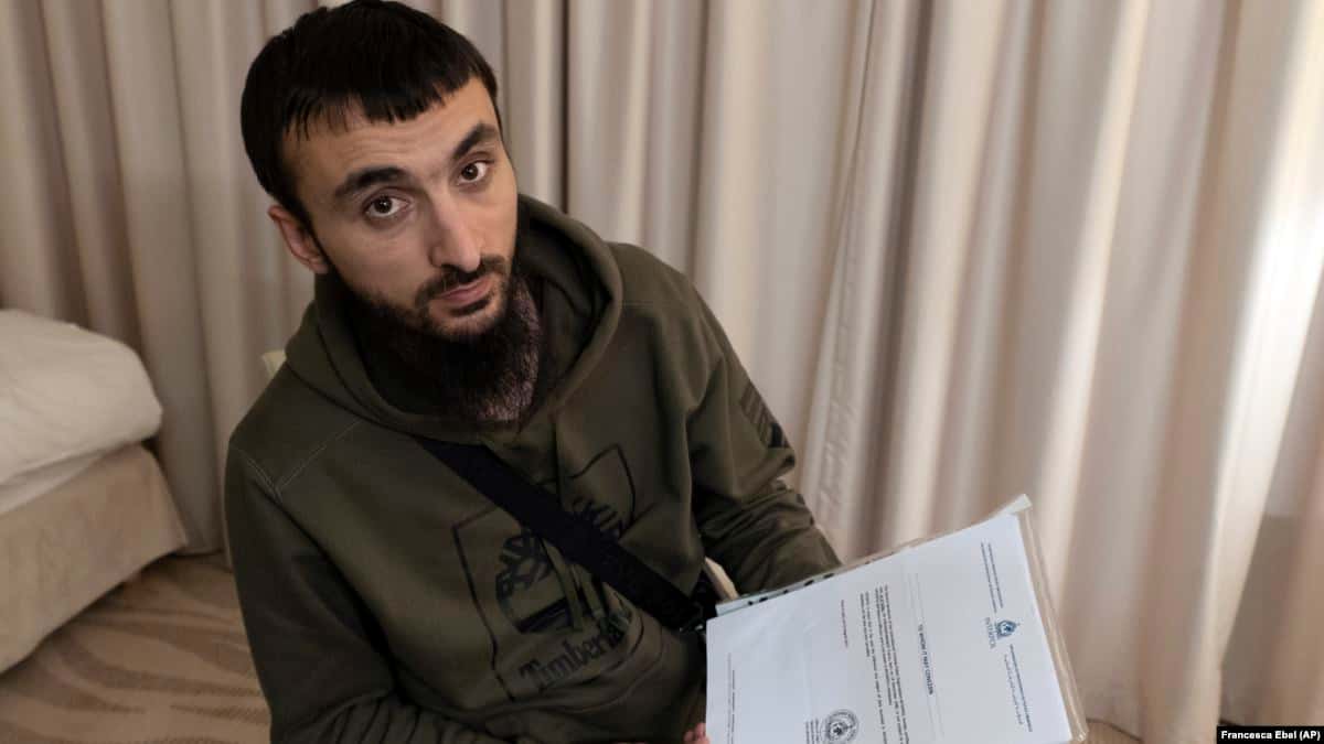 На критикующего Кадырова чеченского блогера Тумсо Абдурахманова напали с молотком в Польше