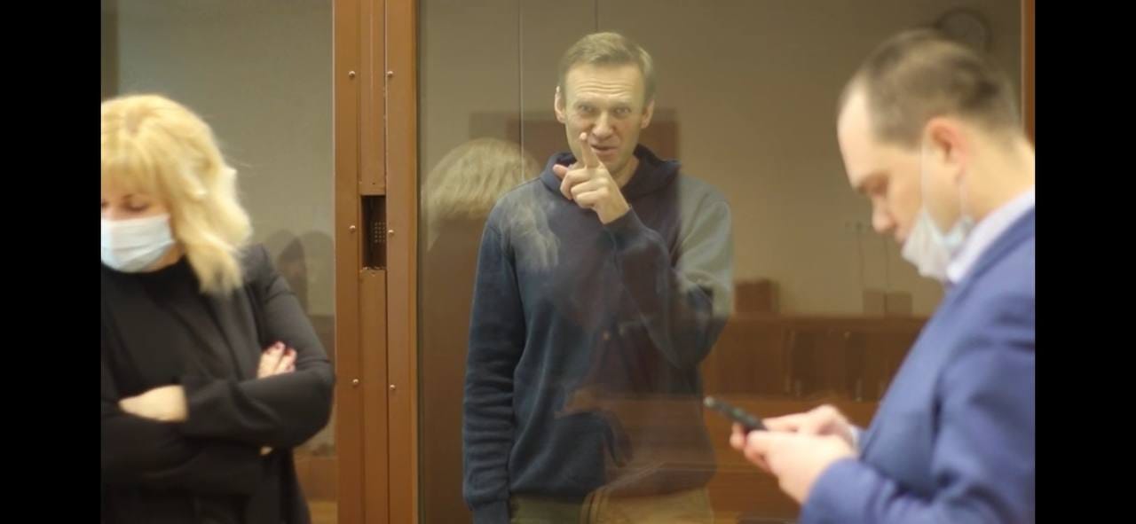 Историческое наследие и огурцы с солью: как прошел третий день суда над Навальным по делу о клевете