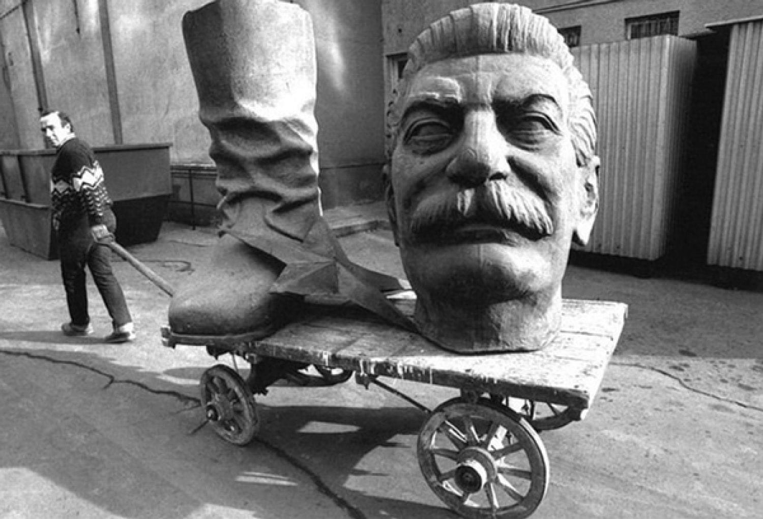 Временами вождь. Как менялось отношение к Сталину после XX съезда