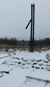 Металлический крест после сноса