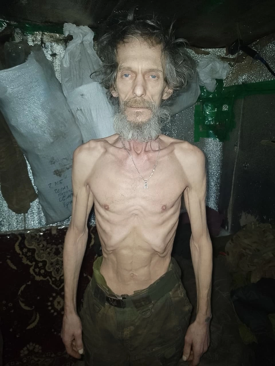 Один из бойцов украинской 14-й ОМБр на передовой позиции в районе Купянска-Узлового