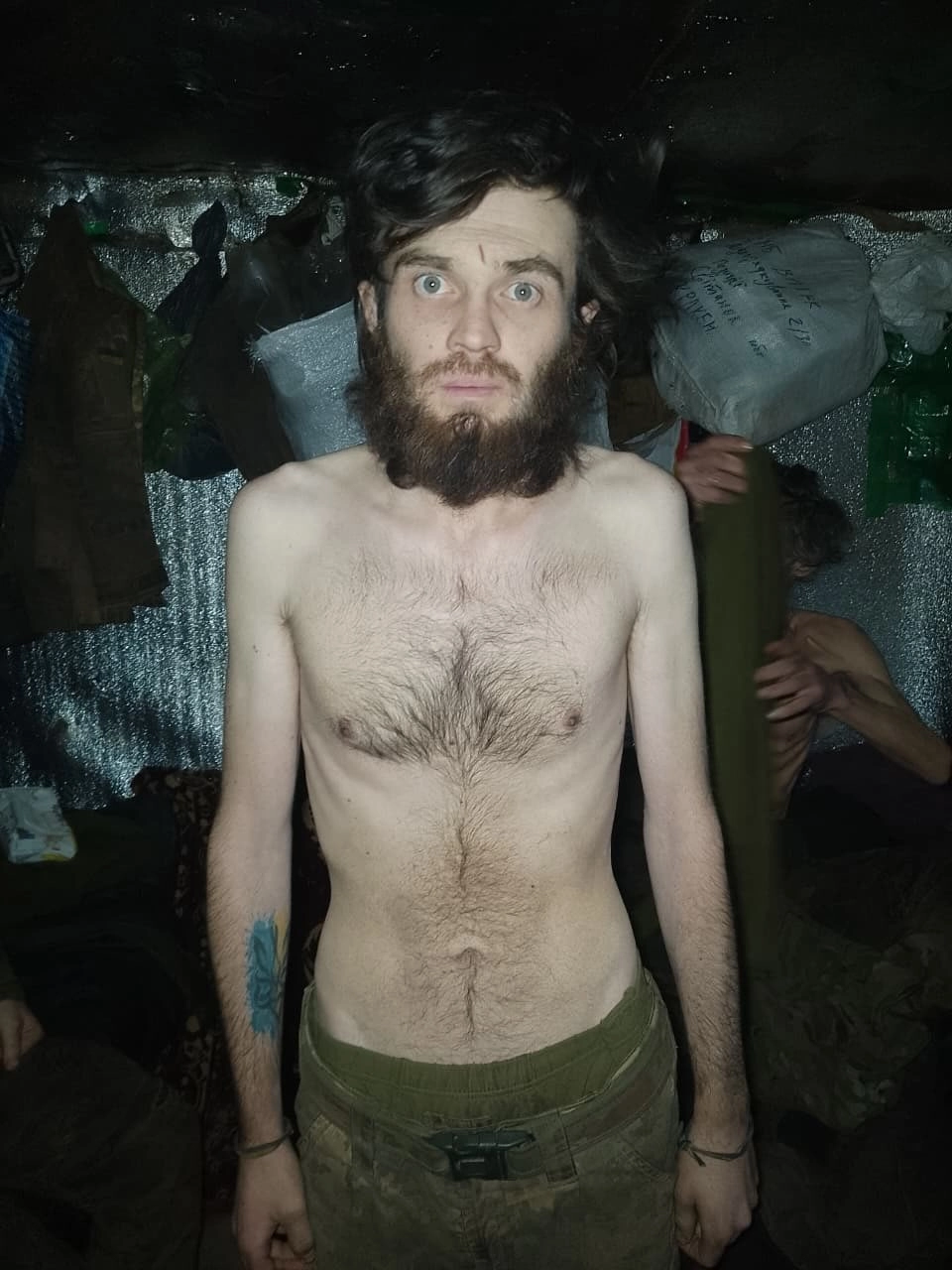 Один из бойцов украинской 14-й ОМБр на передовой позиции в районе Купянска-Узлового