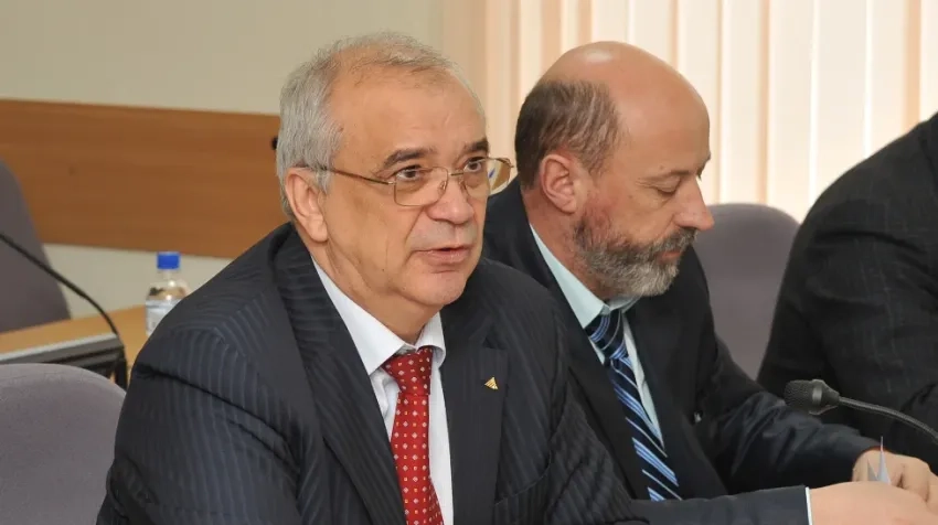 Владимир Христов.