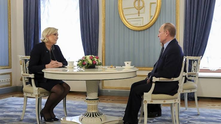 Марин Ле Пен в марте 2017 года в гостях у Путина накануне президентских выборов во Франции