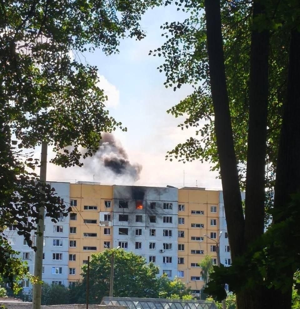 Последствия попадания украинской ракеты по жилому дому в Брянске, 14.08.2026