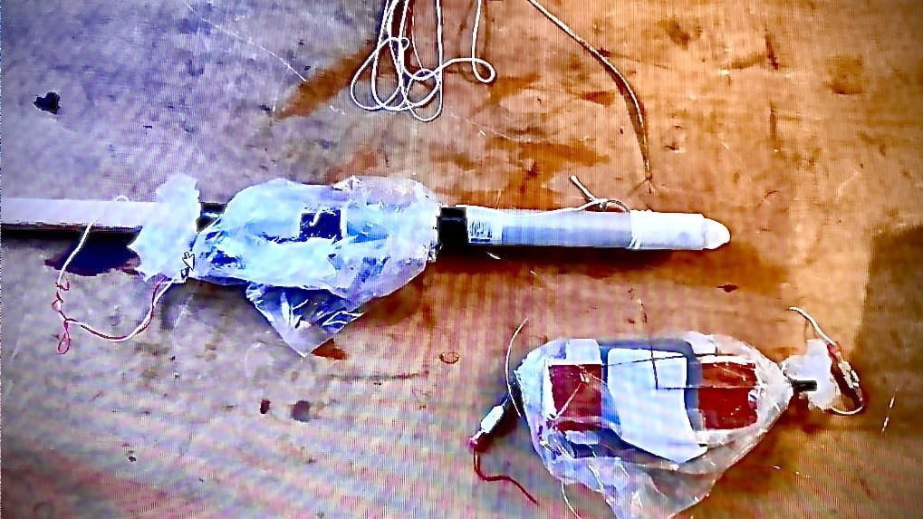 Эти взрывные устройства, похожие на ракеты, были обнаружены на подстанции в Турнов-Прейлаке в Бранденбурге
