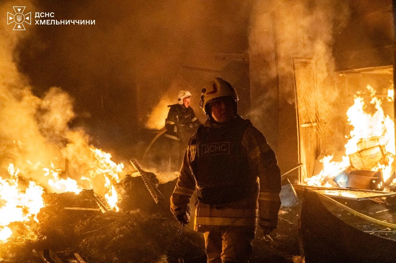 Последствия российского налета на территорию рынка в Хмельницком в ночь на 10 сентября 2026 года