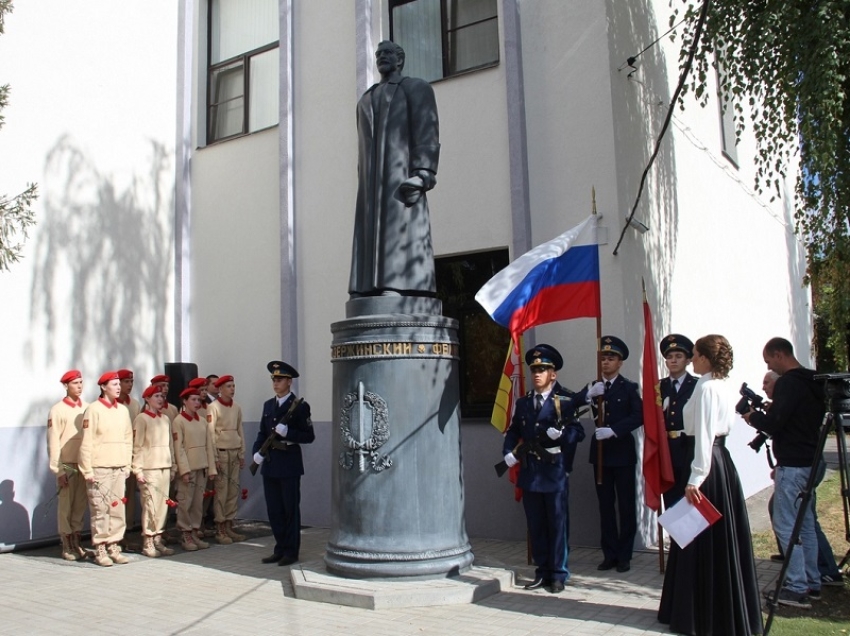 Открытие памятника Дзержинскому в Борисоглебске