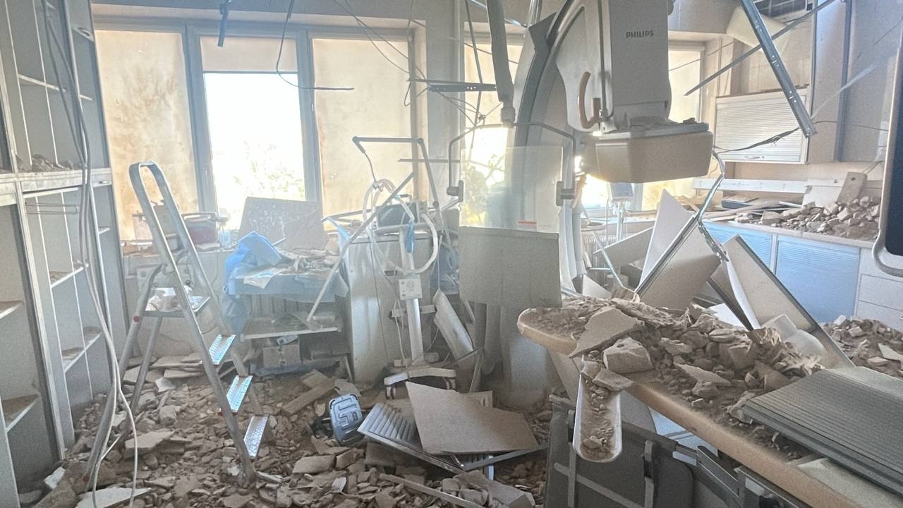 Последствия попадания российского БПЛА в операционную Института кардиологии имени Стражеско в Киеве 20 октября 2026 года
