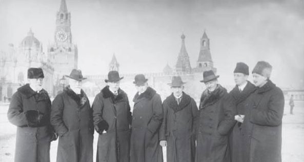 Иностранные врачи Ленина. Макс Нонне - третий справа