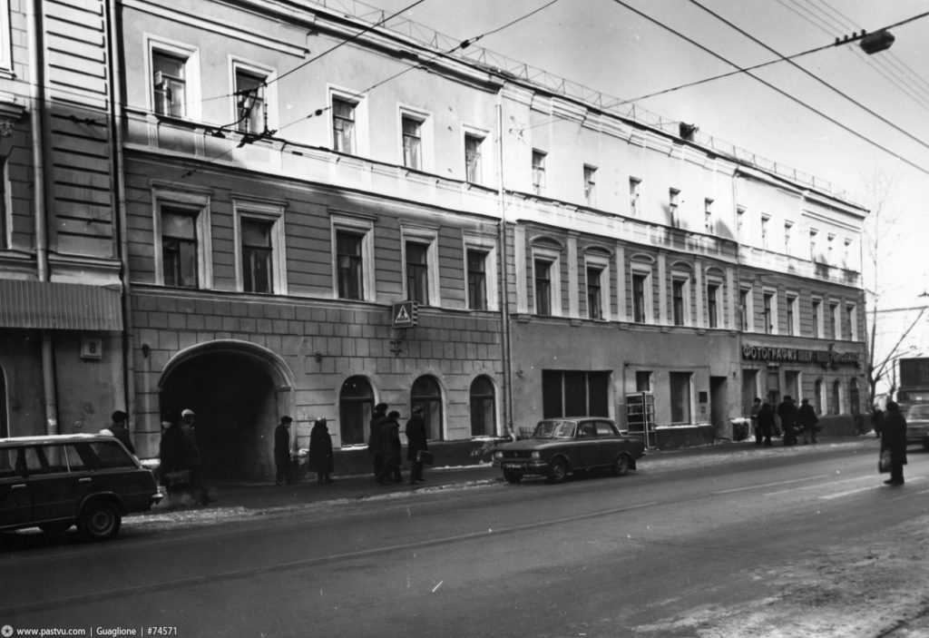 Остоженка, 6. "Дом Сурикова"