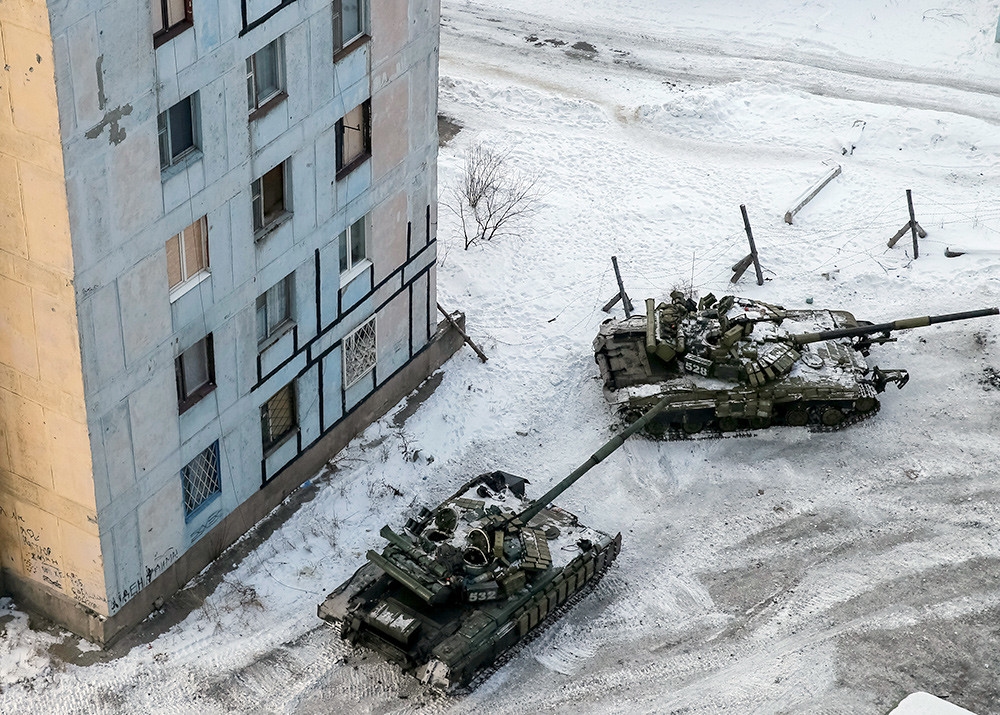 Танки в контролируемом украинским правительством г.Авдеевке, 1 февраля 2017 года