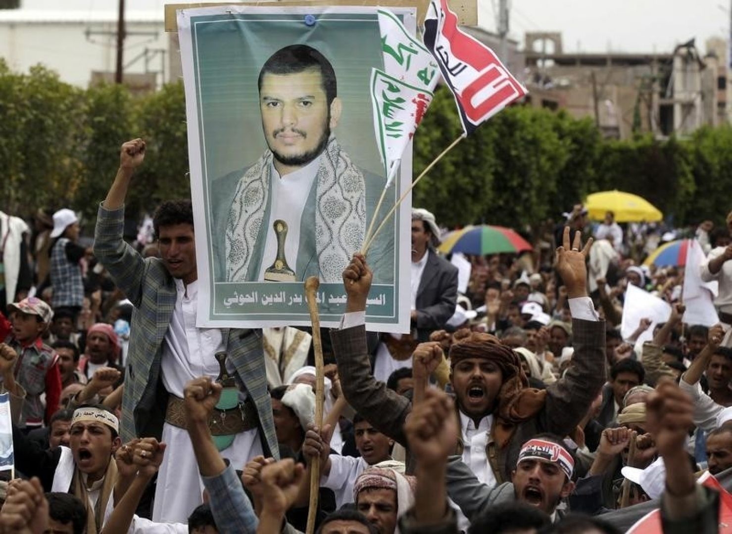 2014-10-08T220424Z_2_LYNXNPEA970VV_RTROPTP_3_YEMEN-PROTESTS