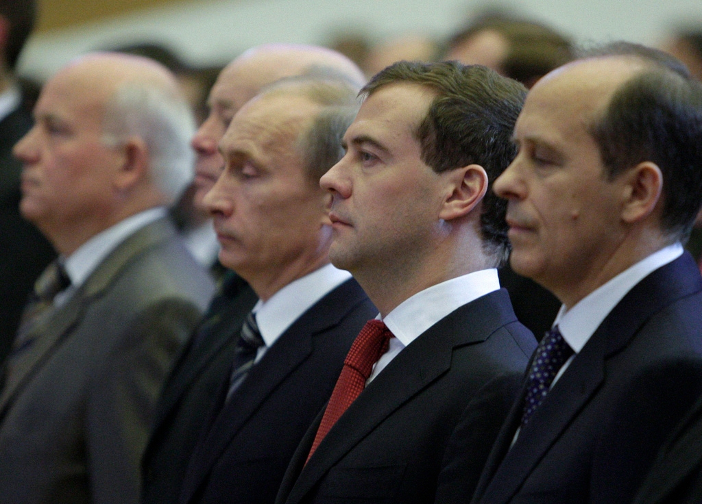 Руководитель Федеральной службы безопасности РФ Александр Бортников, президент РФ Дмитрий Медведев, председатель правительства РФ Влади