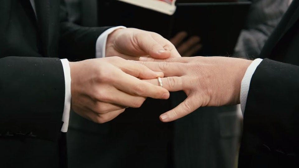 Парламент Швейцарии одобрил однополые браки