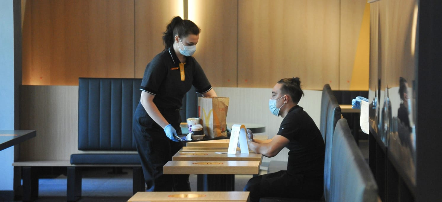 Московские кафе и рестораны с 28 июня переводятся на «бесковидный» режим