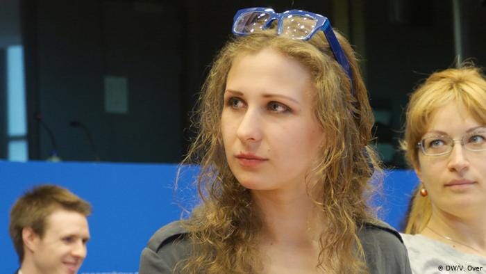 Полиция объяснила задержание участницы Pussy Riot ее планами устроить акцию, посвященную ВОВ