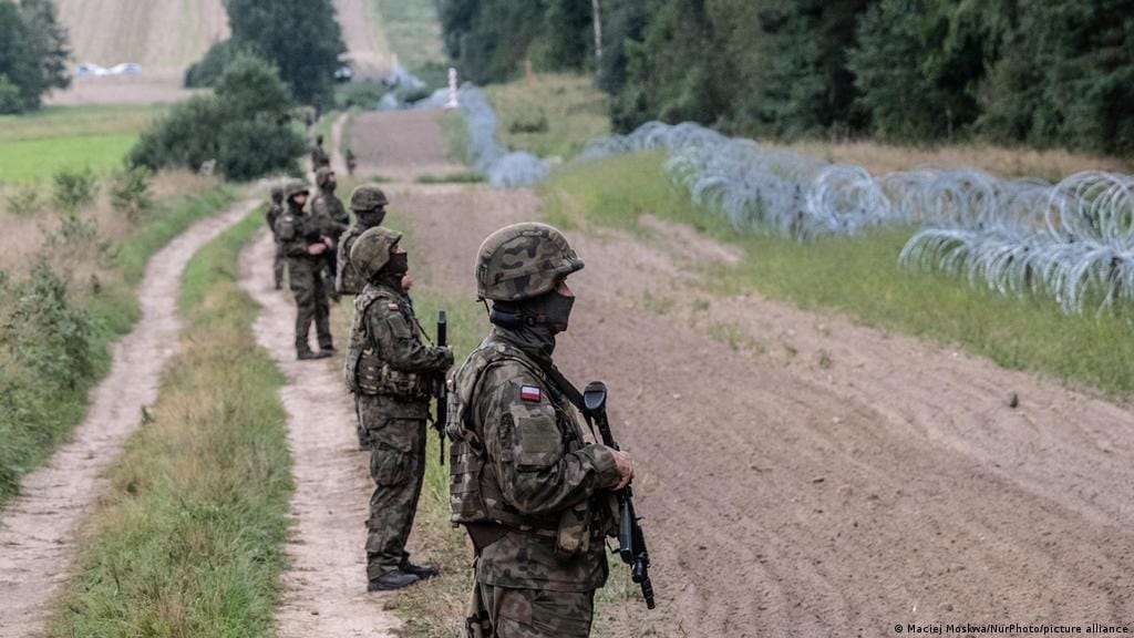 РИА «Новости» распространило белорусский фейк о мигранте, в состоянии комы выброшенном польскими пограничниками