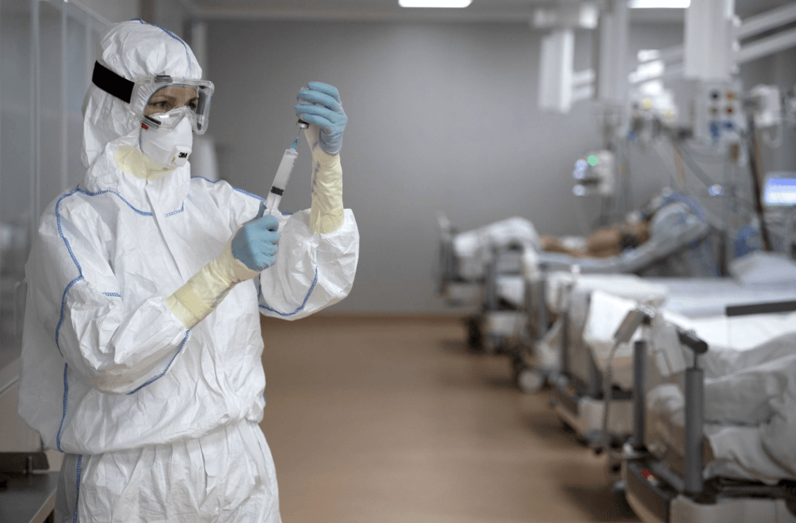 «Насколько вакцины эффективны против штамма «омикрон» станет ясно через несколько недель» —молекулярный биолог