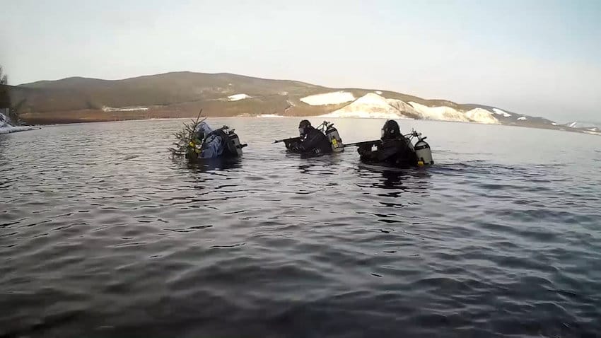 Ядерная ракета, водолазы и Баба Яга. Когда государство попыталось поздравить с Новым годом, но вышло не очень