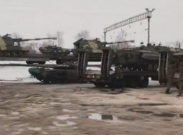 CIT: из-под Воронежа и Москвы к границам Украины перебрасывают танковую армию — видео
