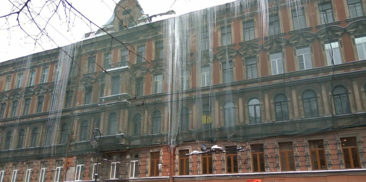 Сраженные сосулями. Борис Вишневский (настоящий) о том, почему Беглов вслед за Матвиенко бессилен в борьбе со льдом в Петербурге