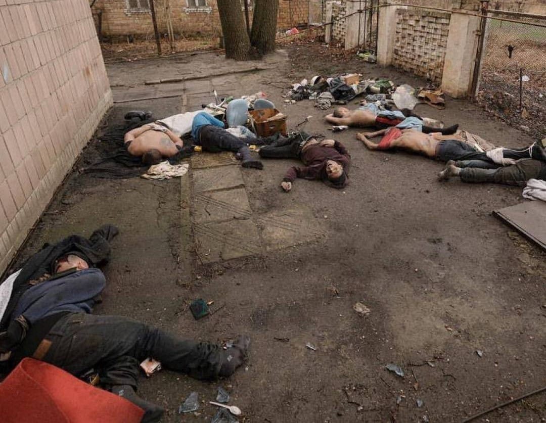 «Комсомольская правда» написала о пленном британце, который не видел в Буче никаких трупов. Но он в Буче не был