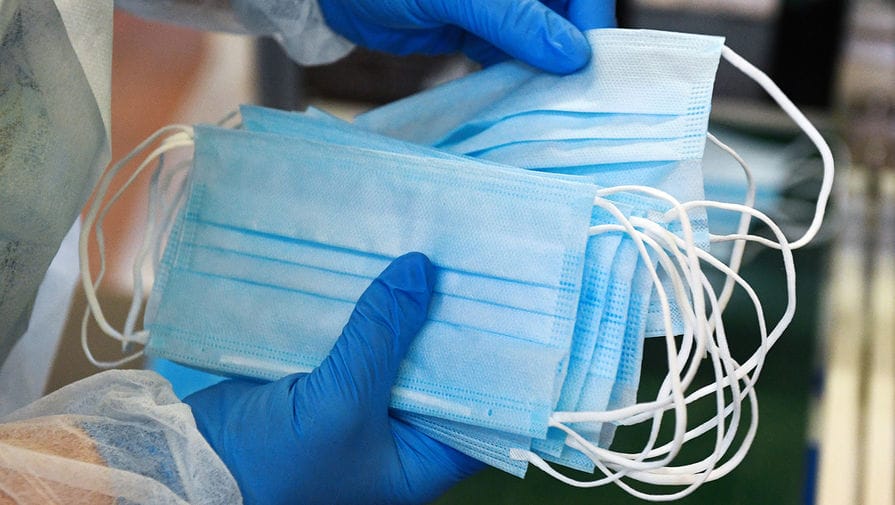 Оперштаб в Москве вновь рекомендовал использовать маски в закрытых людных помещениях