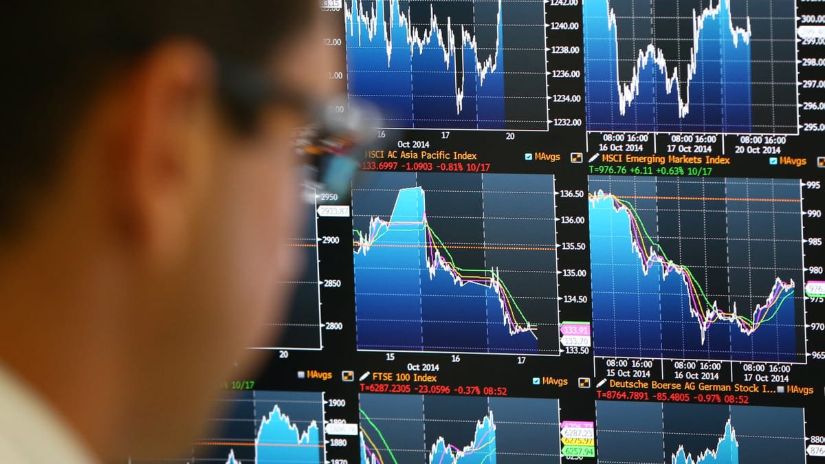 Идея ЦБ опустила акции российской биржи на дно