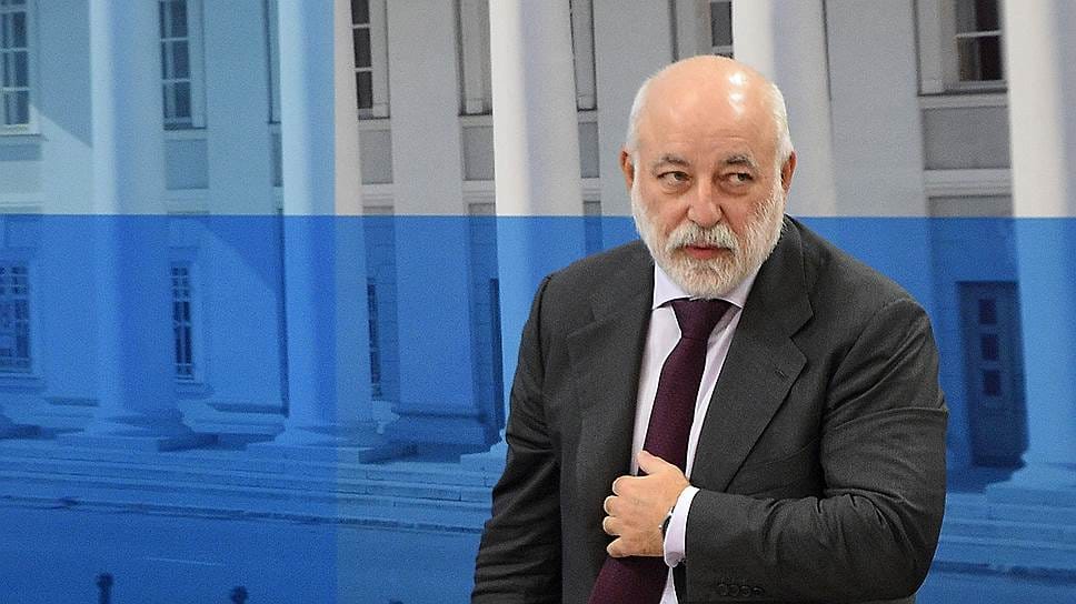 ФБР провело обыски в объектах недвижимости, связанных с Вексельбергом