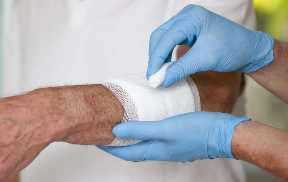 «Прокладки не нужны». В Совфеде отреагировали на видео, где призывникам советуют покупать прокладки в обувь и тампоны для пулевых ранений