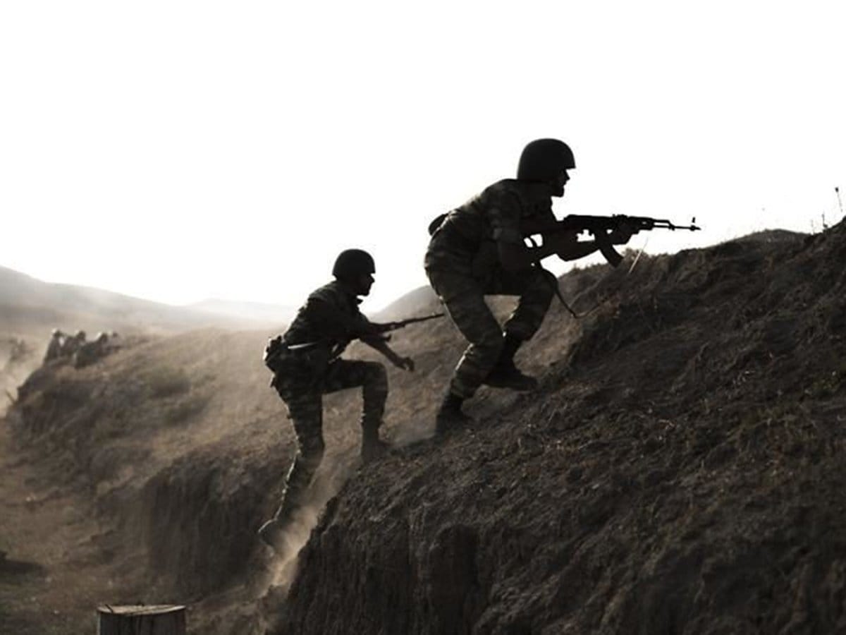 Власти Армении обвинили азербайджанских военных в убийстве военнопленных. Ранее в сети появились кадры предполагаемого расстрела