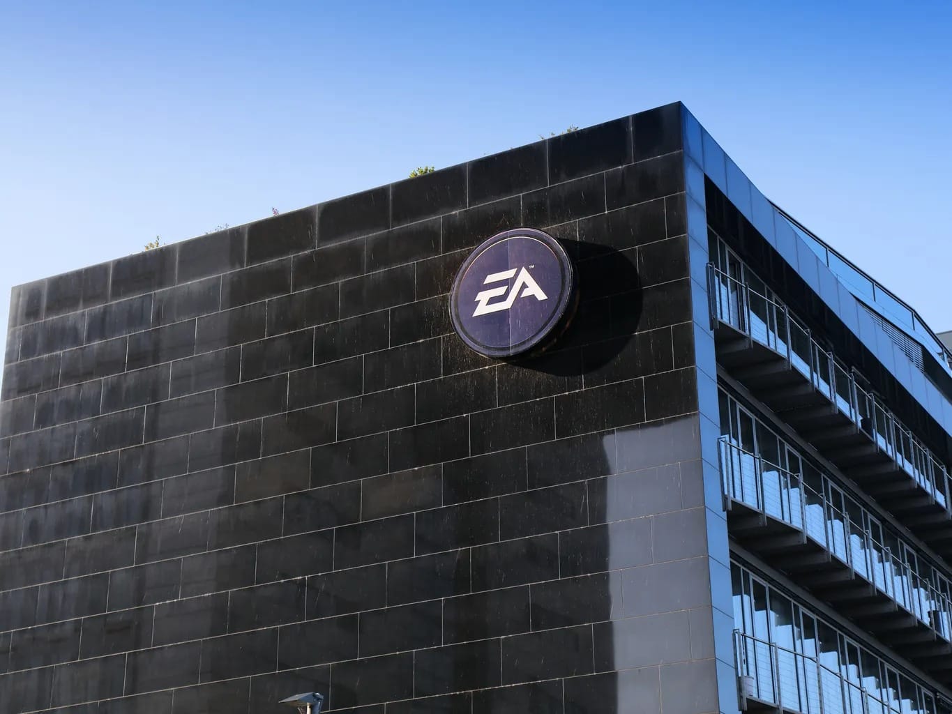 Electronic Arts полностью покинула Россию — «Известия»