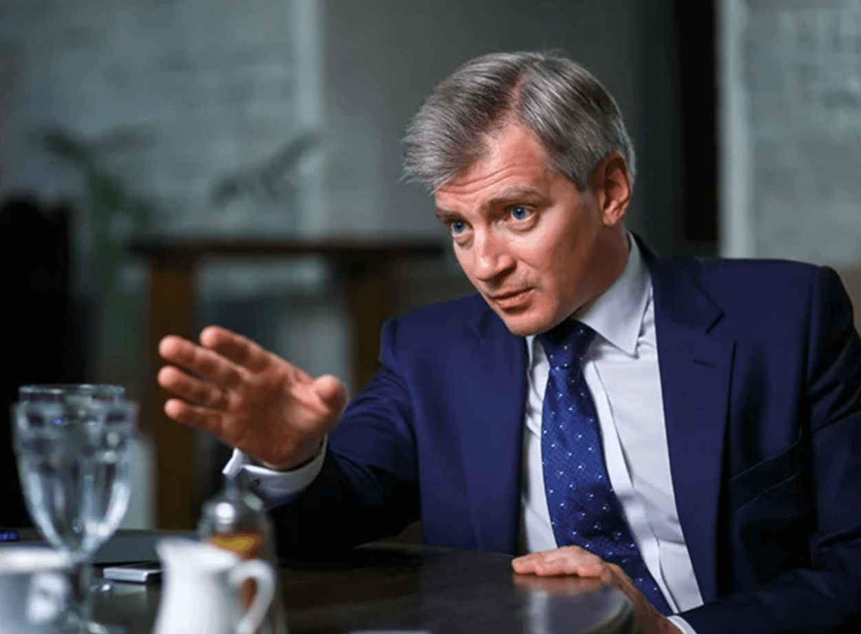 Глава департамента культуры Москвы призвал убивать украинцев, зачитав стихи Симонова 1942 года