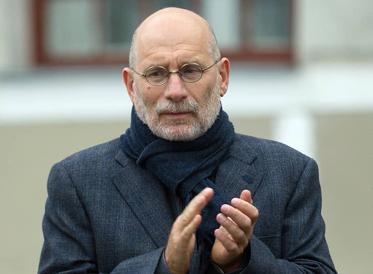 «Коллекционирование маразмов путинской эпохи». Прокуратура требует убрать имя Бориса Акунина с афиш еще одного театра