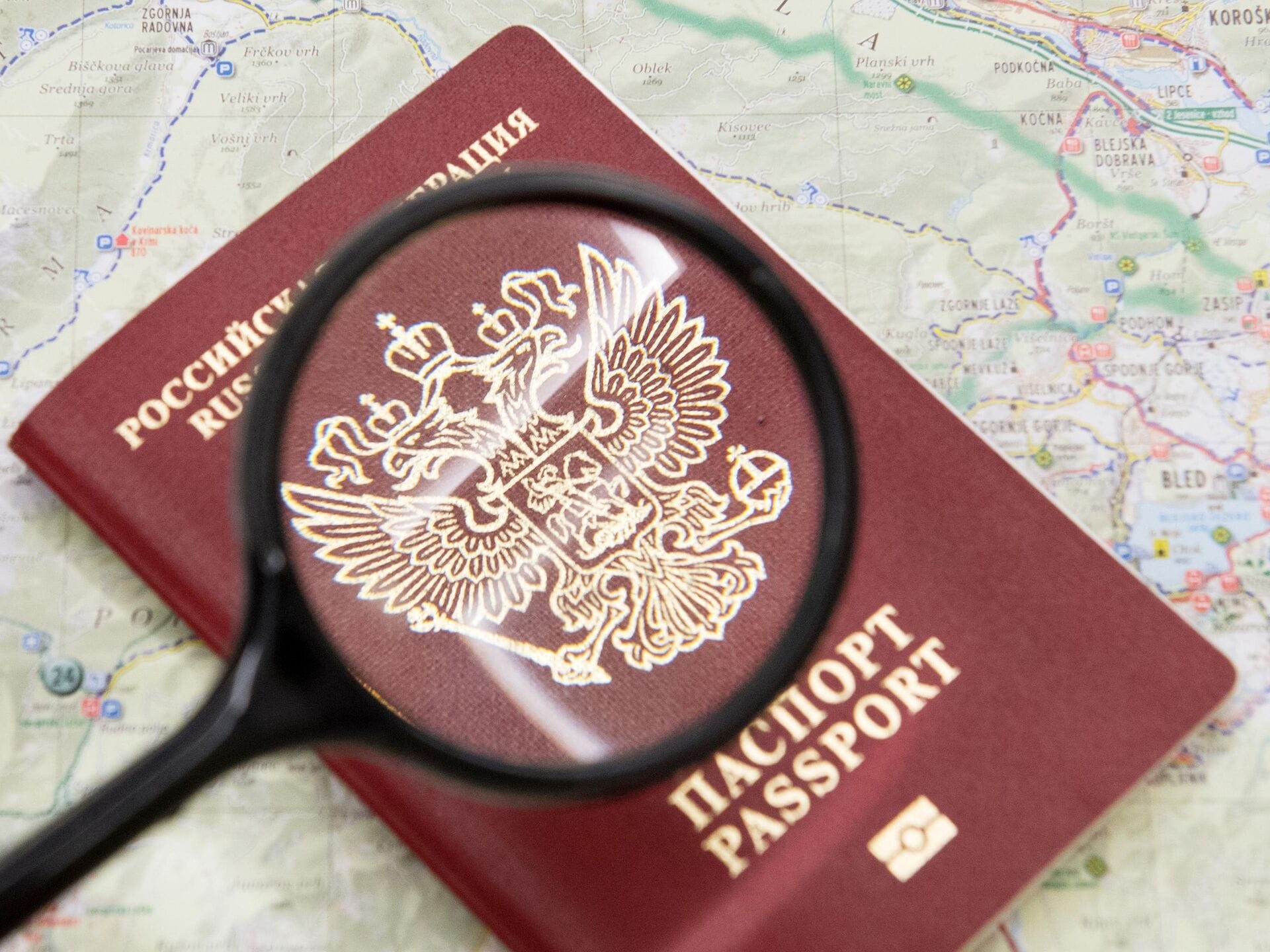 Жительнице Чечни отказались выдавать загранпаспорт без сопровождения родственника-мужчины