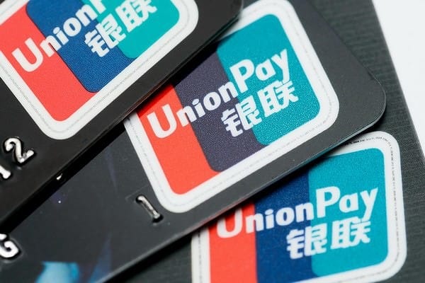 Попавшие под санкции США российские банки предупредили об отключении карт UnionPay за рубежом