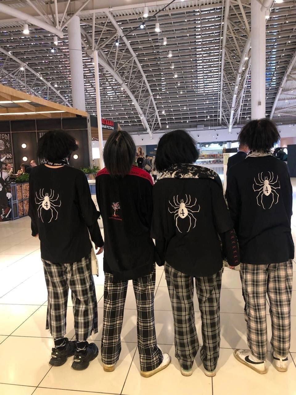 Полиция крупных российских городов проводит облавы на подростков в поисках последователей субкультуры «ЧВК Редан» — Baza