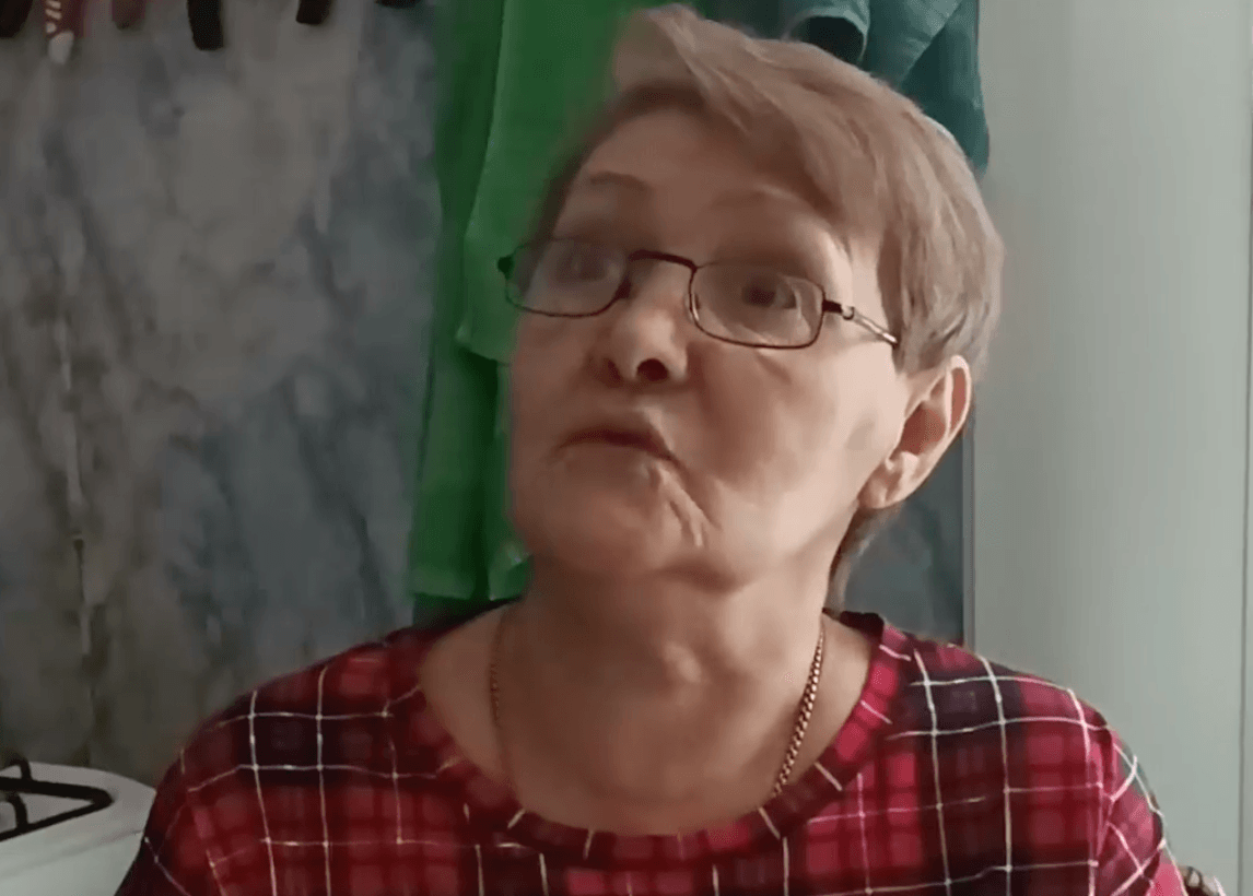 Россиянке предложили переехать из аварийного жилья на деньги, которые она получила за гибель сына-военного