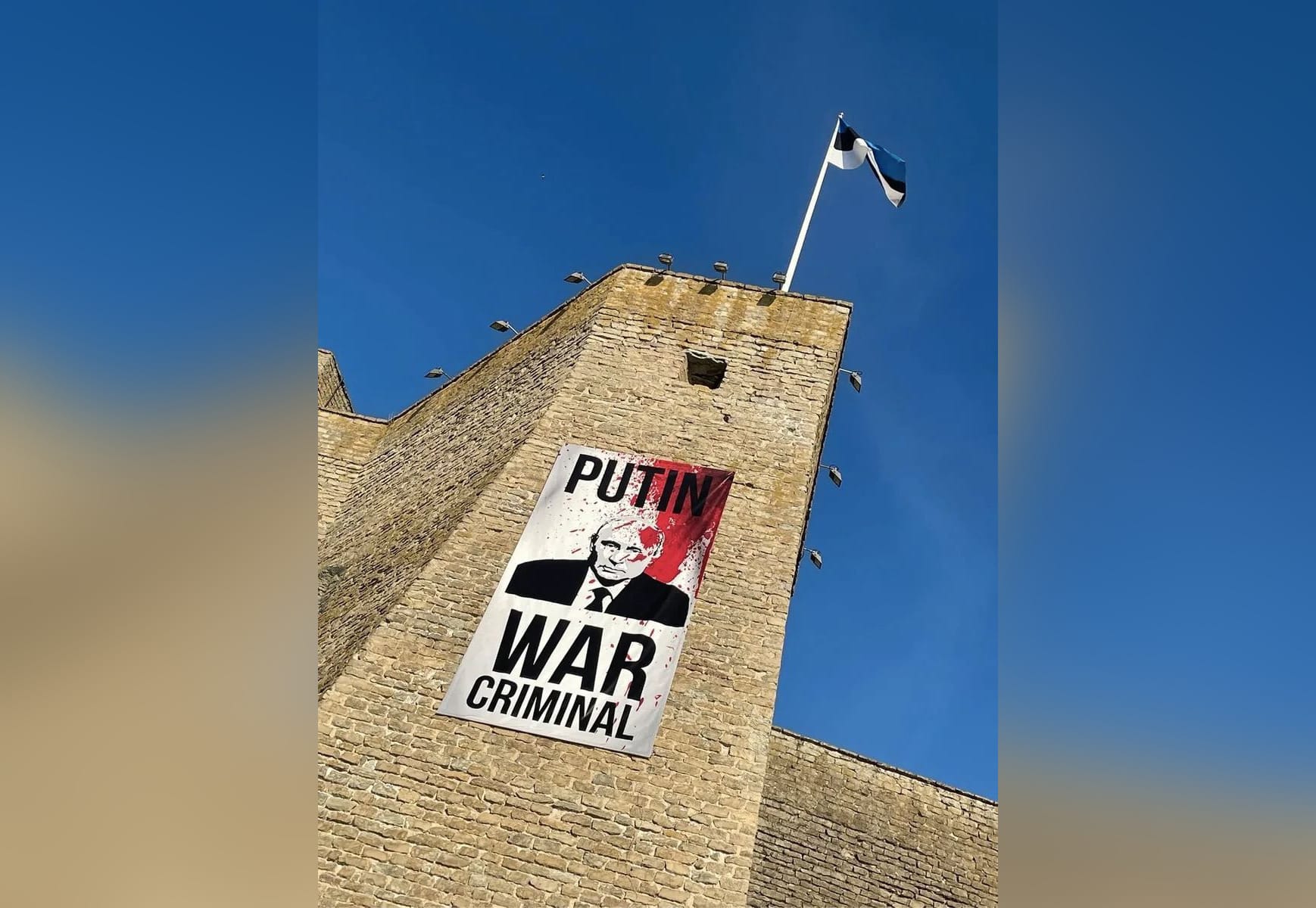 Россия потребовала от Эстонии снять баннер «Путин — военный преступник», который видно россиянам через границу