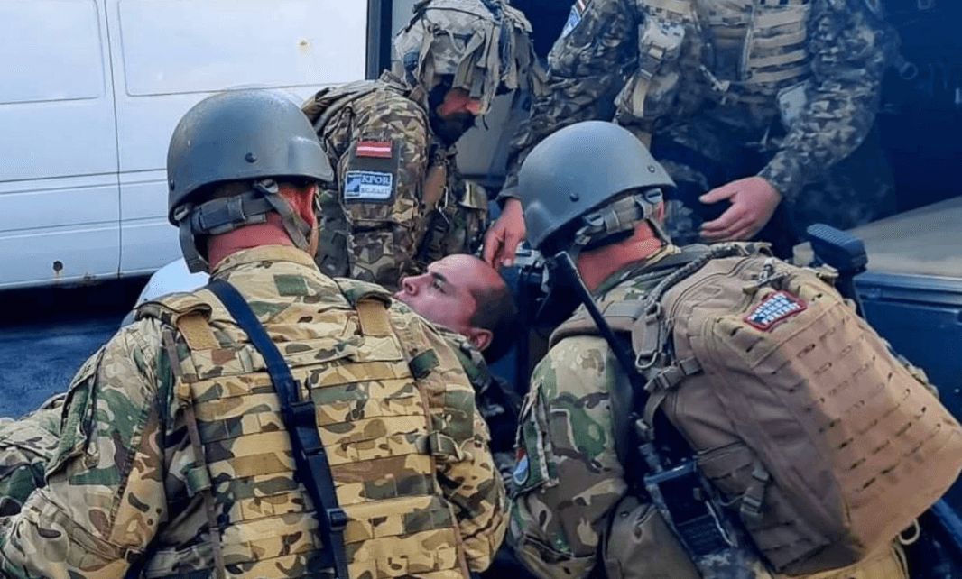 В Косово продолжаются столкновения между сербами и силами НАТО, пострадал 41 военнослужащий