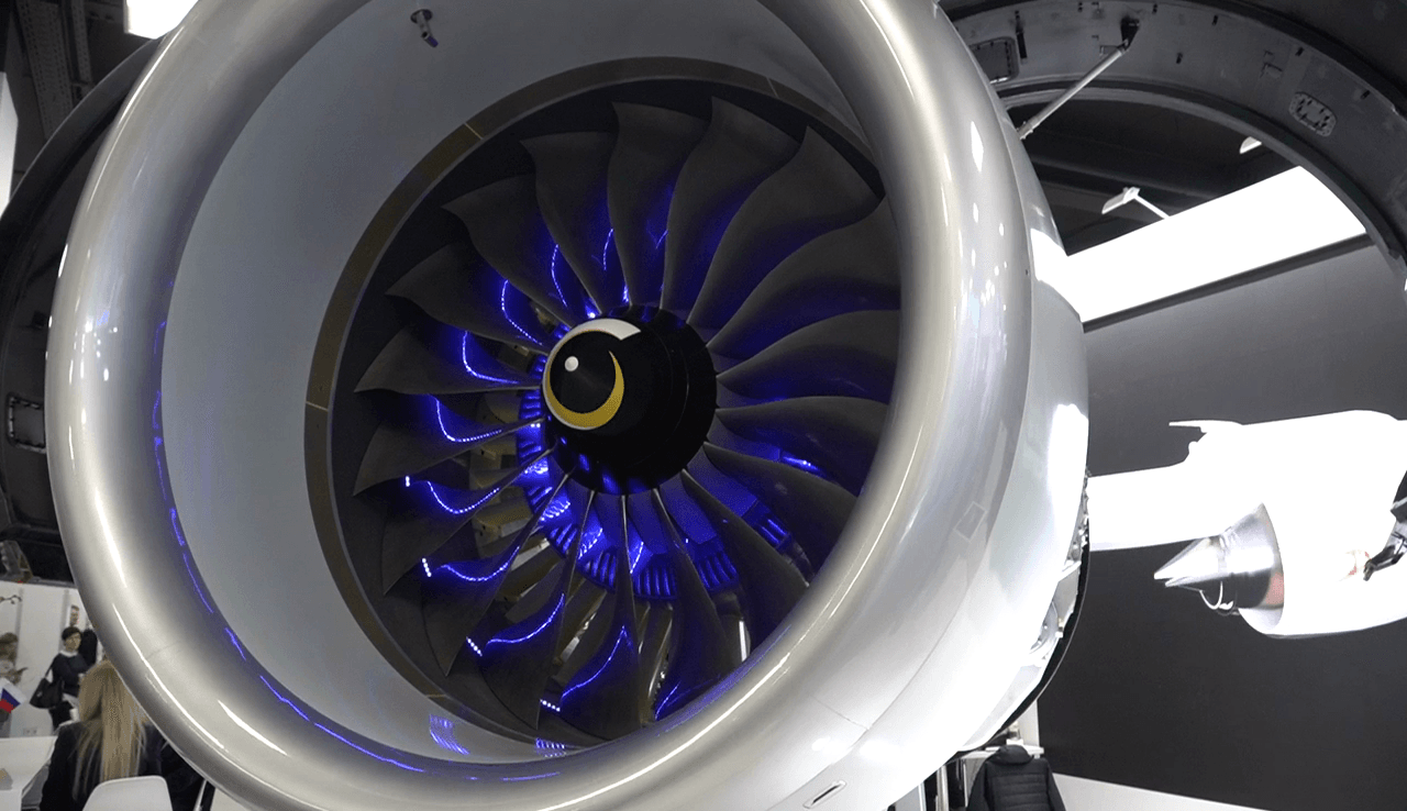 «Испытания SJ-100 с двигателем РФ проводят на прежнем моторе. Осваивают деньги на сертификацию того, что не пойдет в серию» — авиаэксперт