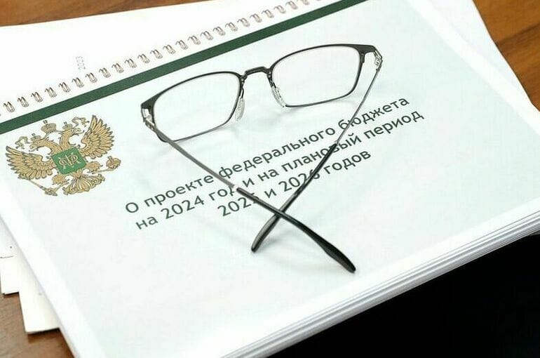 Госдума приняла проект бюджета на 2024 год в основном чтении. Свыше трети расходов — оборонные