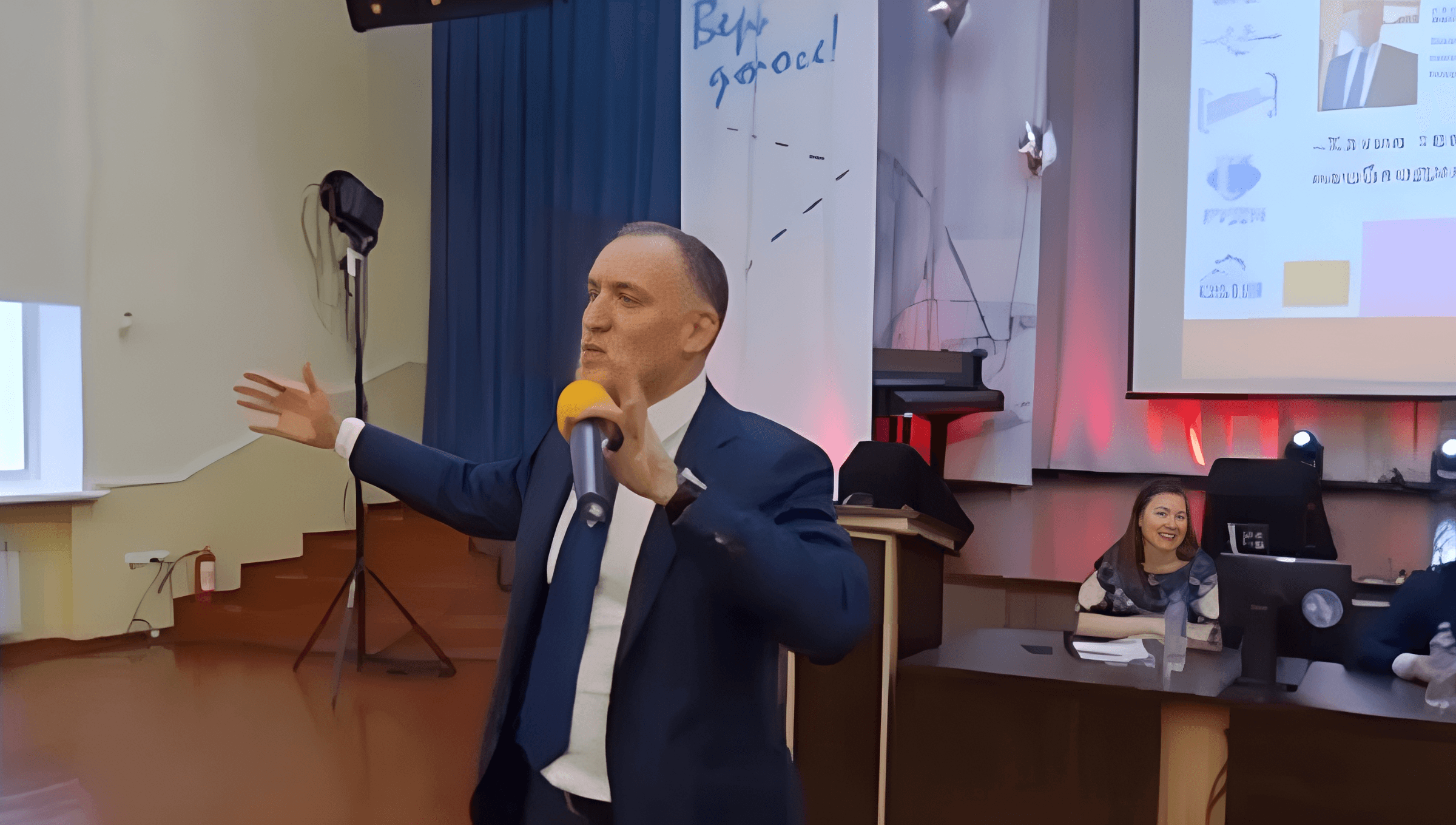 Омский вице-губернатор заставил одного студента снять «непатриотичную» футболку, а другого пообещал отправить в армию